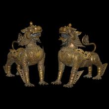 Paire de lions en bronze